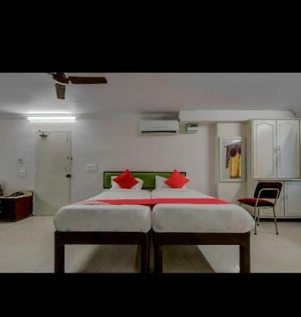 Anupama Hotel Visakhapatnam Buitenkant foto